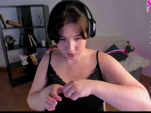 KarenDeMeow webcam