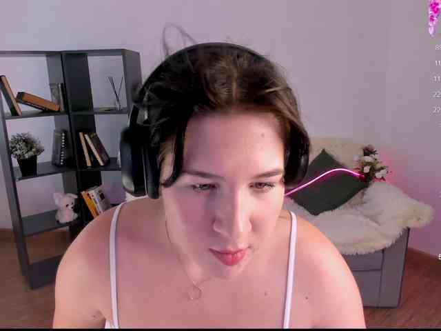 KarenDeMeow webcam