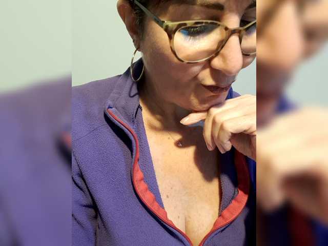 ElitalianMilf's BongaCams show and profile