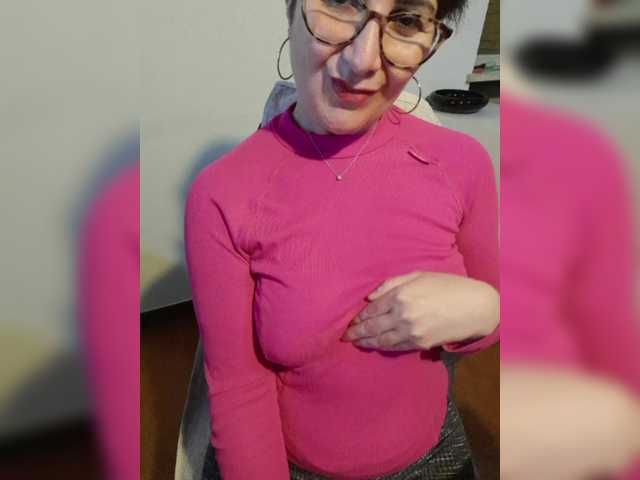 ElitalianMilf's BongaCams show and profile