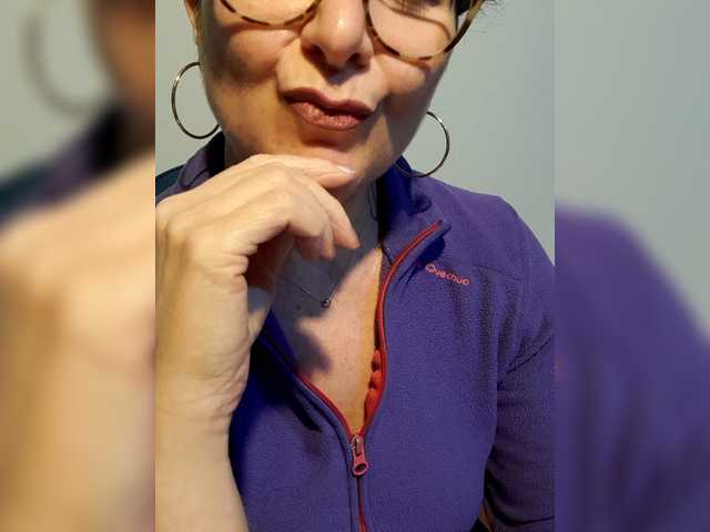 ElitalianMilf's BongaCams show and profile