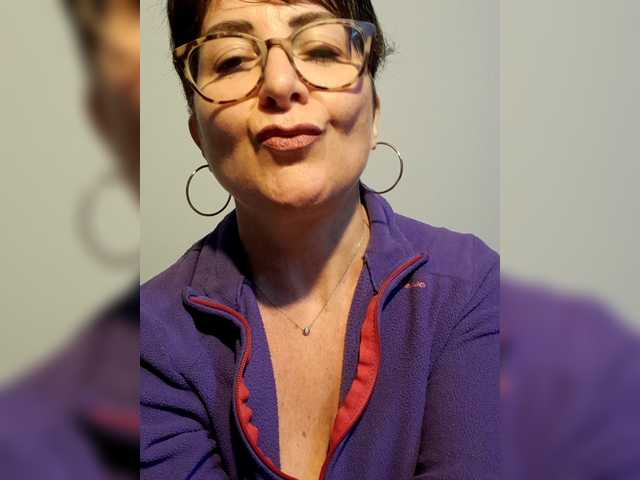 ElitalianMilf's BongaCams show and profile