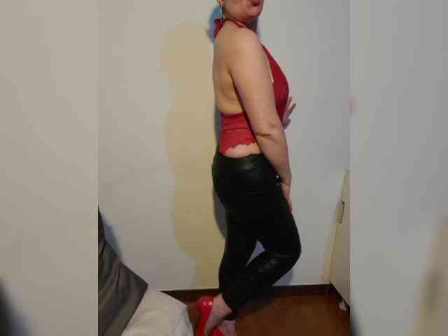 ElitalianMilf webcam