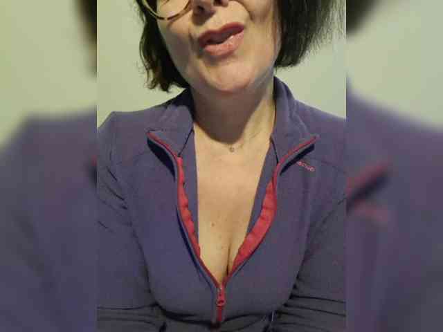 ElitalianMilf webcam