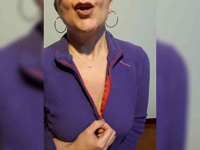 ElitalianMilf webcam