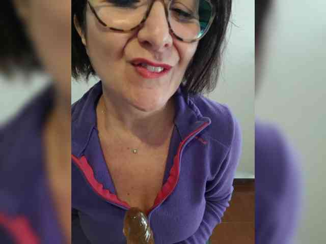 ElitalianMilf webcam