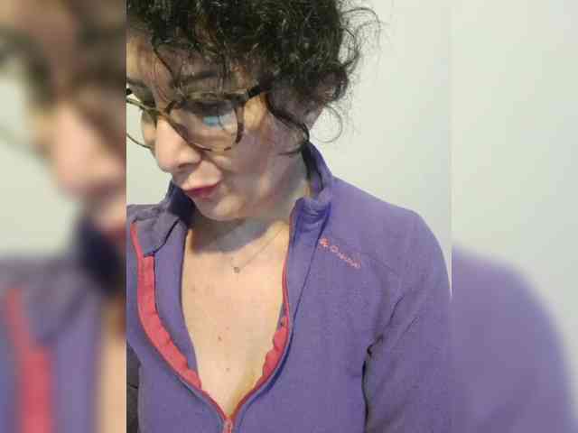 ElitalianMilf webcam