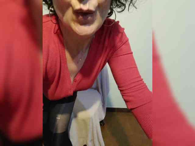 ElitalianMilf webcam
