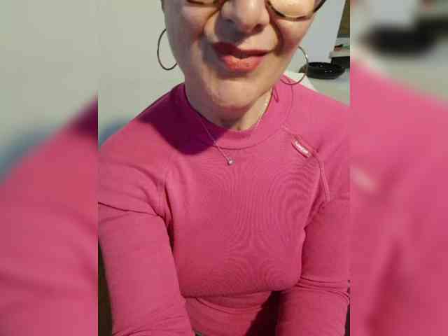 ElitalianMilf webcam