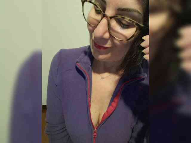 ElitalianMilf webcam