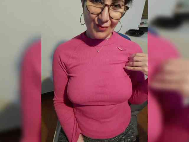 ElitalianMilf webcam