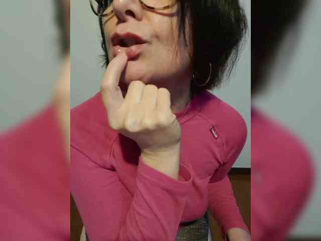ElitalianMilf webcam