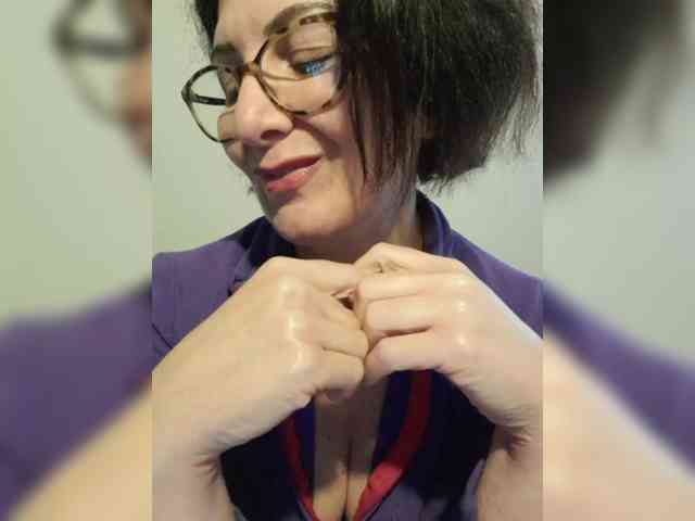 ElitalianMilf webcam