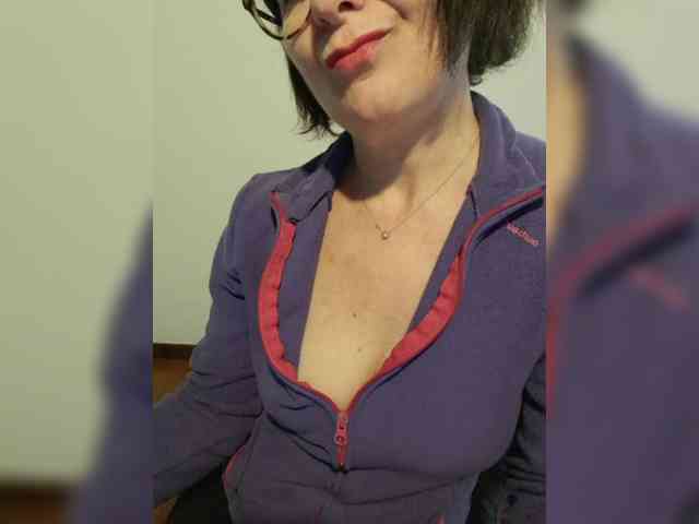 ElitalianMilf webcam