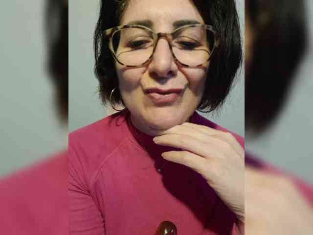 ElitalianMilf webcam