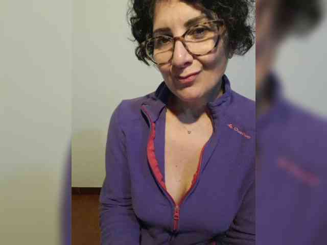 ElitalianMilf webcam