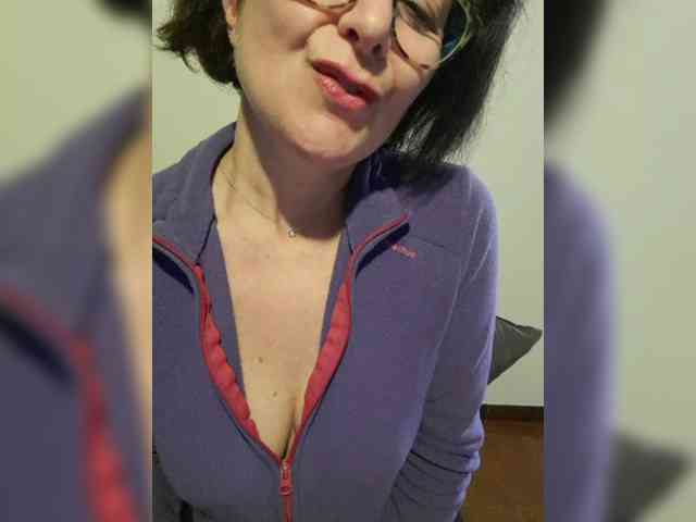 ElitalianMilf webcam