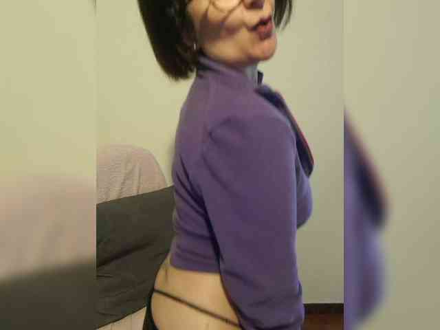 ElitalianMilf webcam