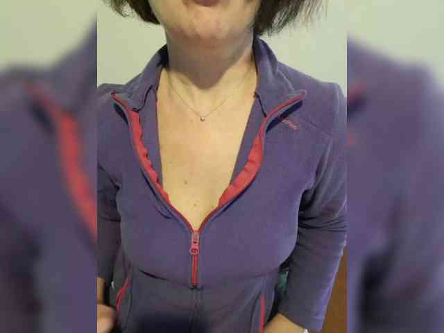 ElitalianMilf webcam