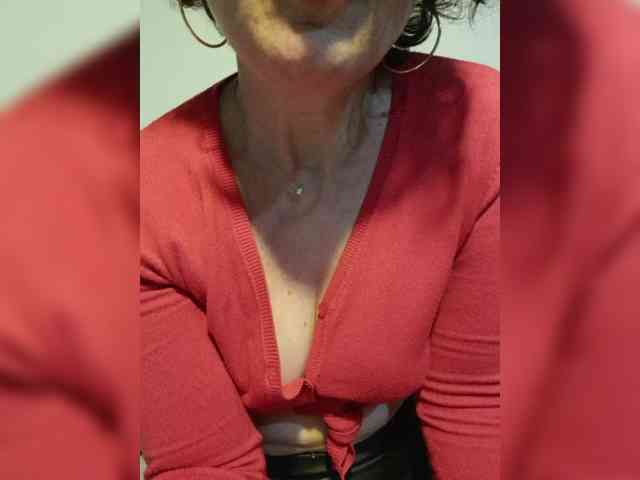 ElitalianMilf webcam