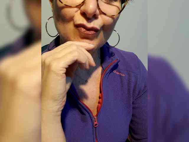 ElitalianMilf webcam