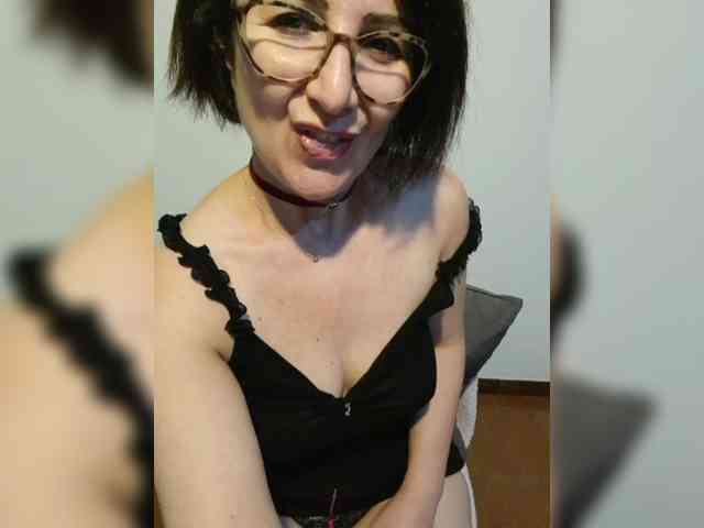 ElitalianMilf Live Webcam on BongaCams