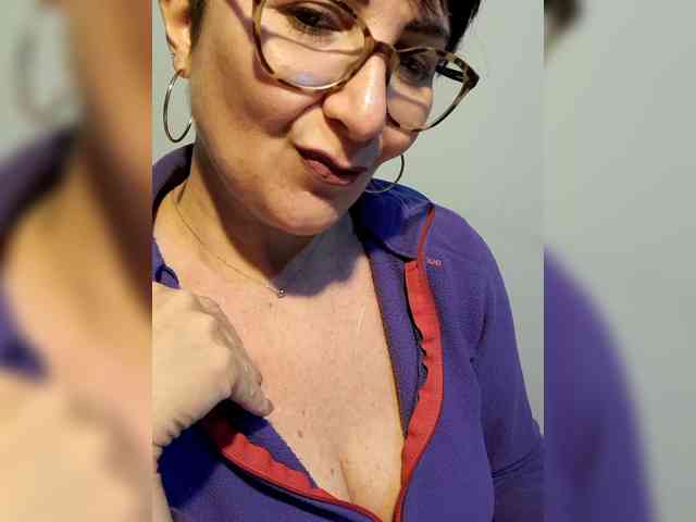ElitalianMilf webcam