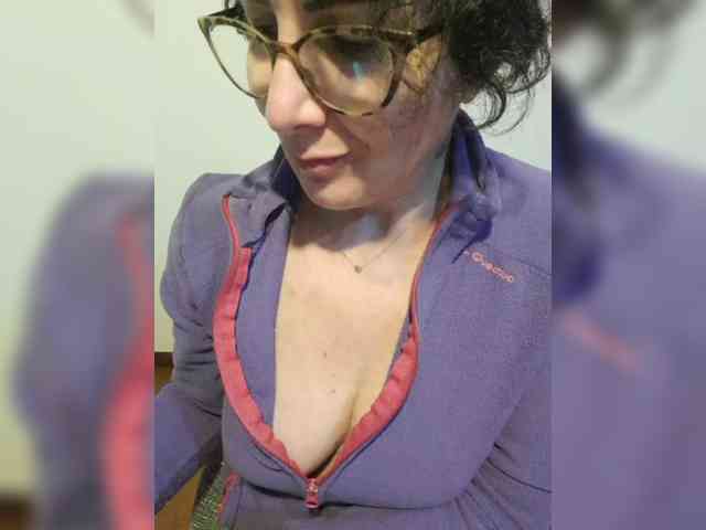 ElitalianMilf webcam