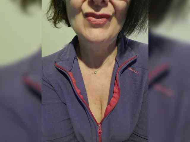 ElitalianMilf webcam