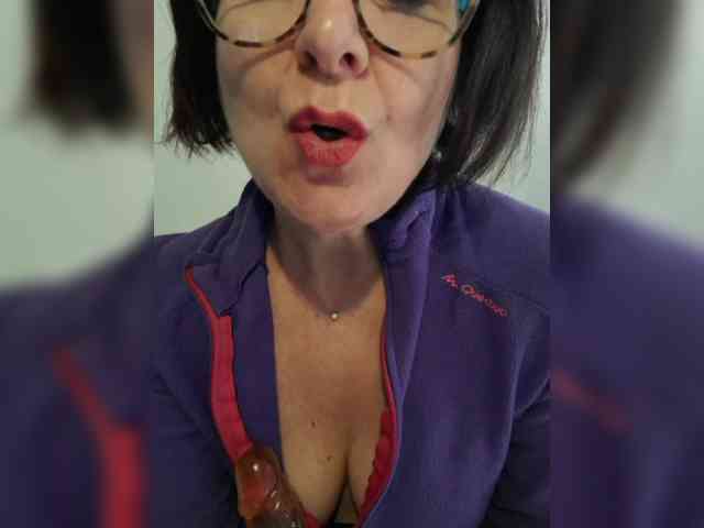 ElitalianMilf webcam