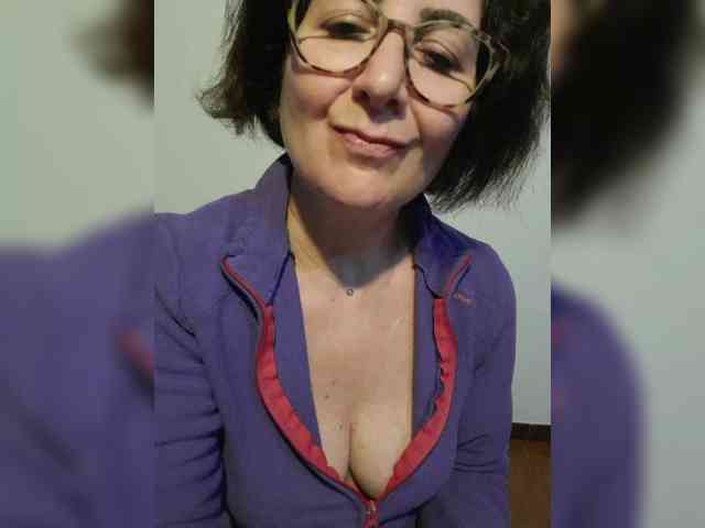 ElitalianMilf webcam
