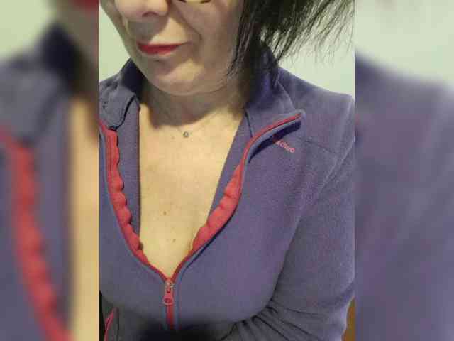 ElitalianMilf webcam