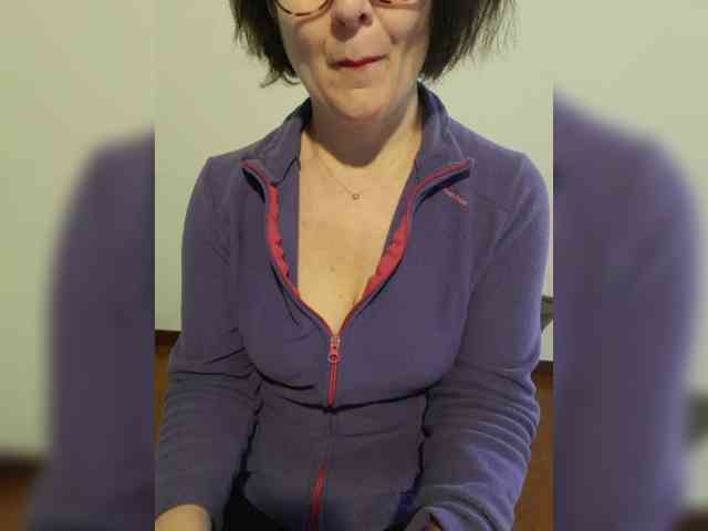 ElitalianMilf webcam