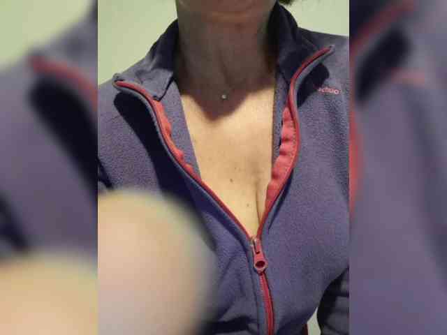 ElitalianMilf webcam