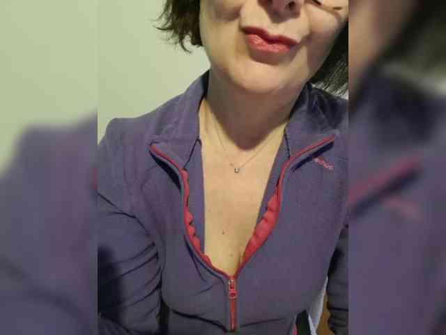 ElitalianMilf webcam