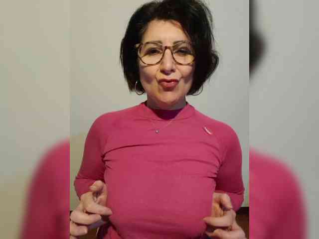 ElitalianMilf webcam