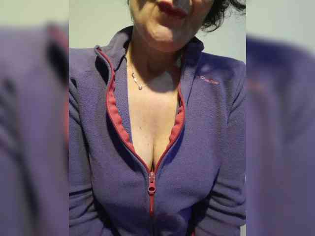 ElitalianMilf webcam
