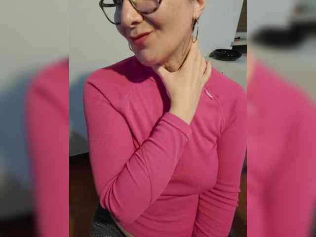 ElitalianMilf webcam