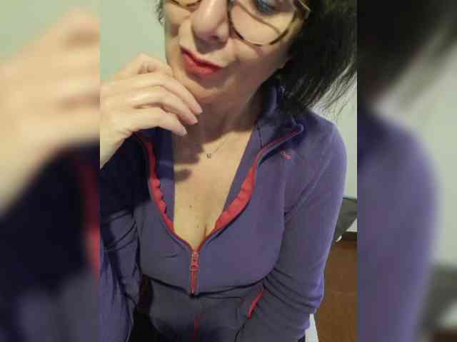 ElitalianMilf webcam