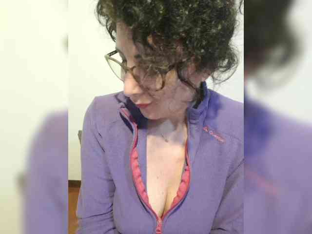 ElitalianMilf webcam