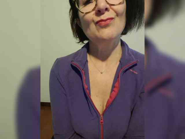 ElitalianMilf webcam