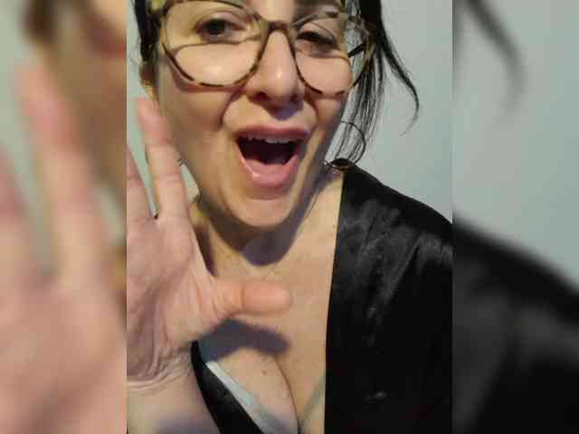 ElitalianMilf webcam