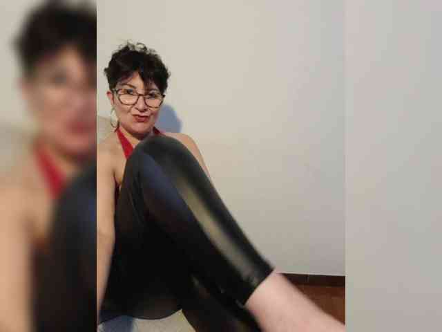 ElitalianMilf webcam