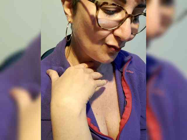 ElitalianMilf webcam