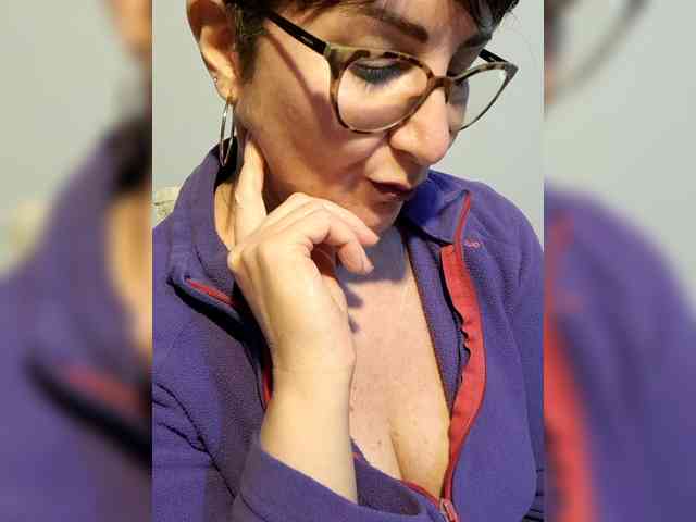 ElitalianMilf webcam