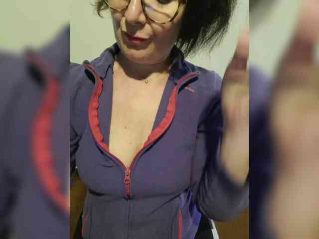 ElitalianMilf webcam