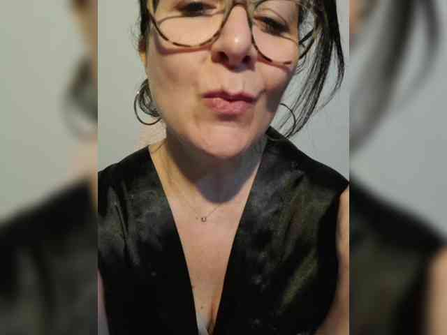 ElitalianMilf webcam