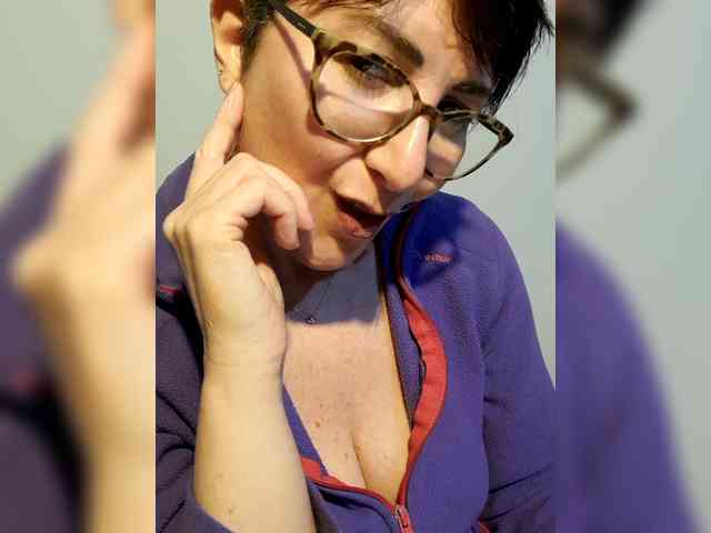 ElitalianMilf webcam