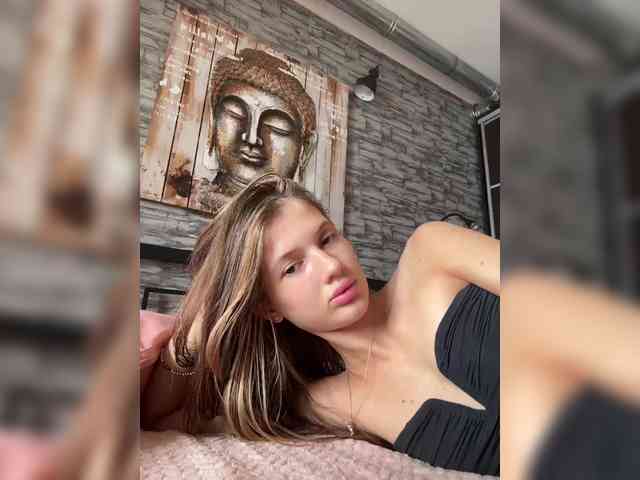 Lola-8 webcam