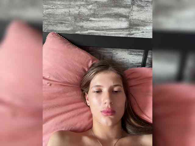 Lola-8 webcam